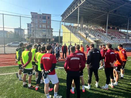 Kaymakamımız Sayın Ferhat ALTAY, Ardeşenspor Futbol Takımı'nın antrenmanını ziyaret etti.